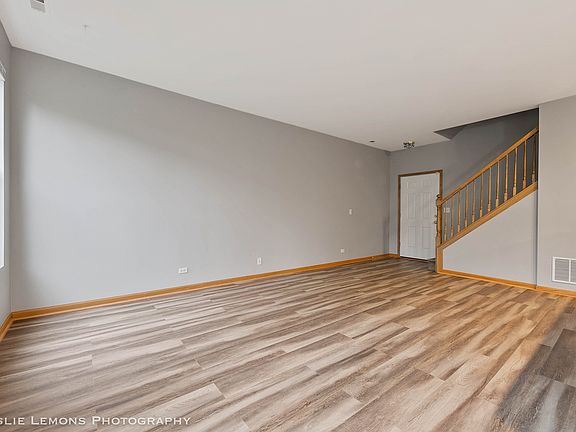2nd image of 4051 Blackstone Dr