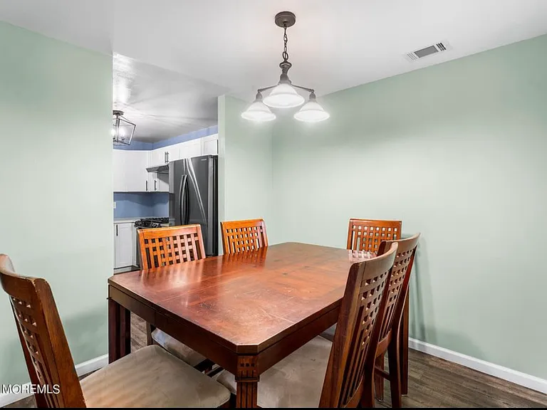 339 Yorkshire Pl — Photo 5