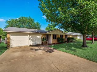 1224 Cavender Dr, Hurst, TX 76053