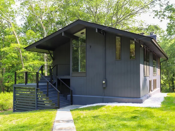 7 Hillcrest Lane, Weston, CT 06883
