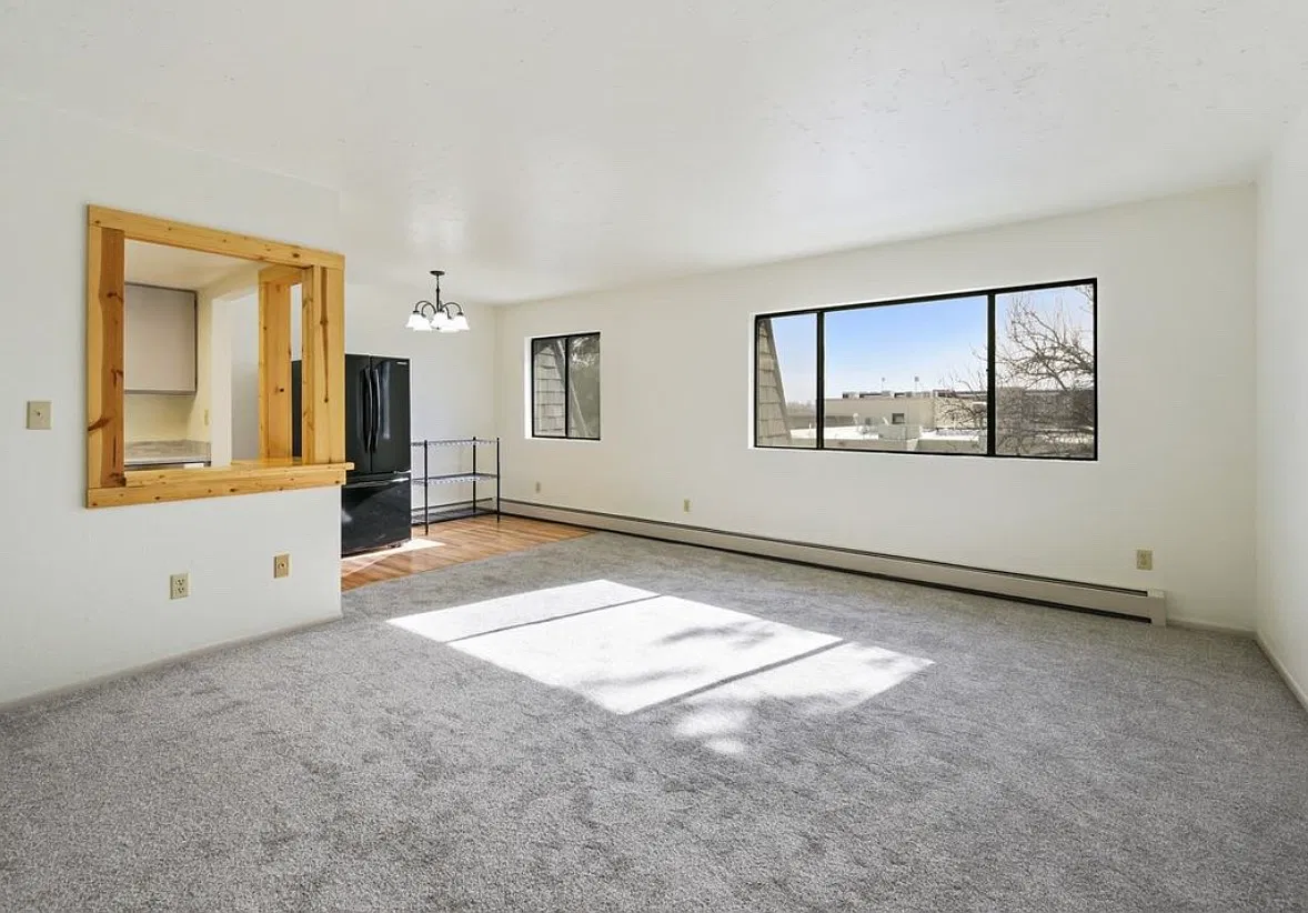 1140 Walnut Ave — Photo 3