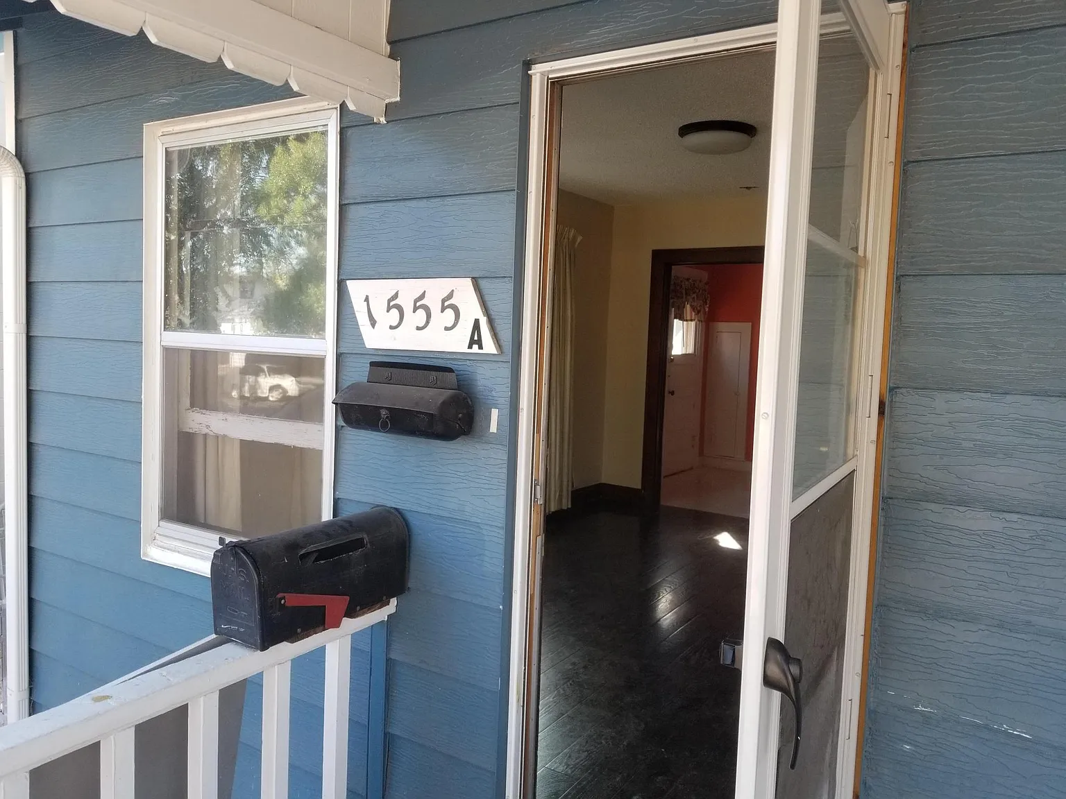 1555 Clinton St — Photo 2