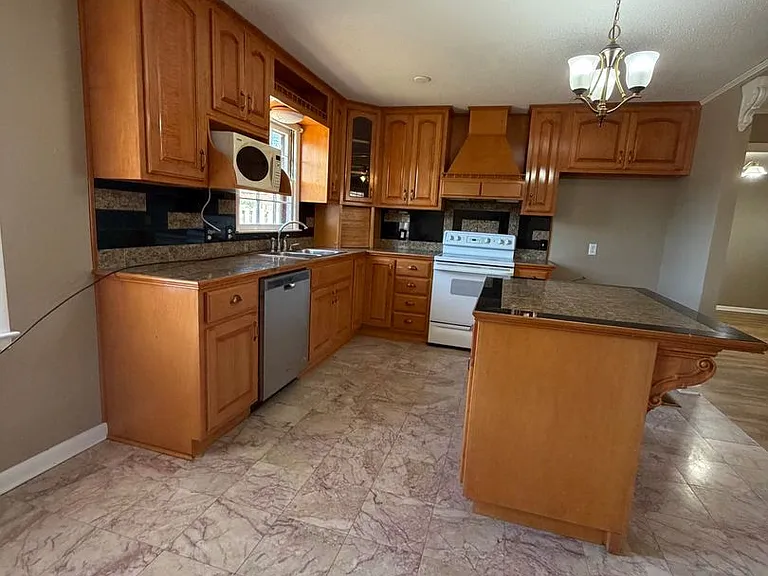 6111 Homestead Rd — Photo 15
