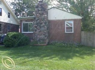 17250 Wildwood St, Roseville, MI 48066