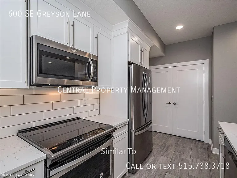 600 SE Greyson Ln — Photo 9