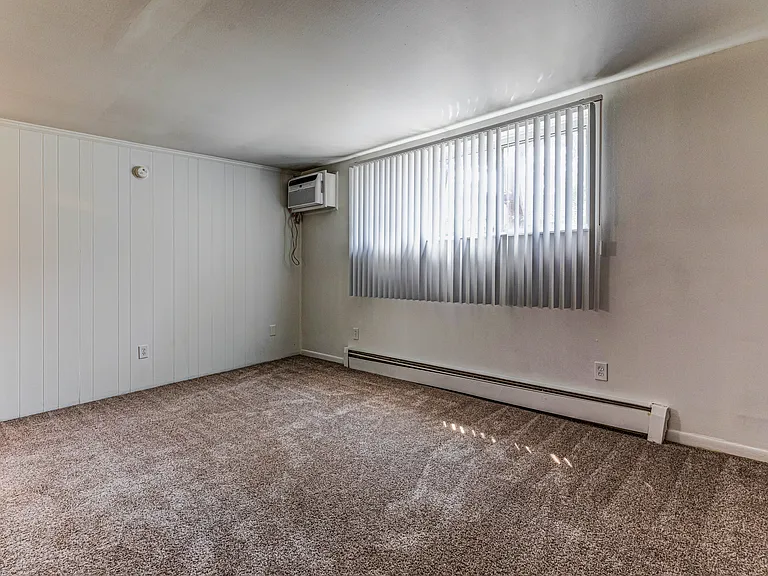 Somerset Manor East Apartments — Photo 24