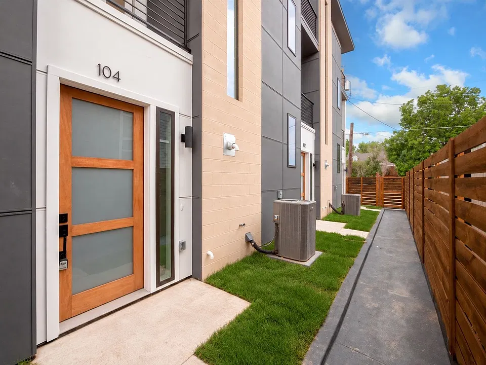 145 N Henderson Ave #104