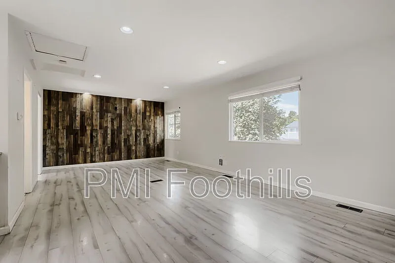4 bed, 2.0 bath, 1688 sqft, $2,990 — Photo 4
