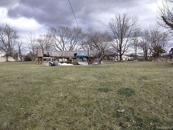 4th image of 1061 Barbara St