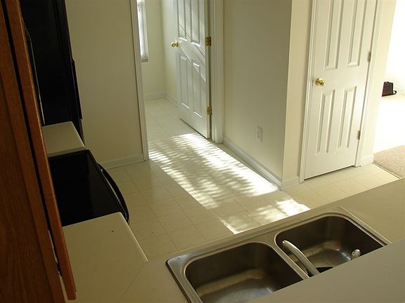 5th image of 7315 Woodbourne Ln