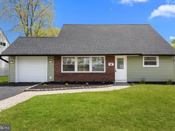 24 Violet Rd, Levittown, PA 19057