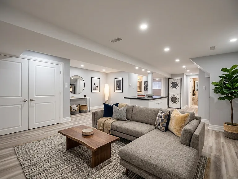 1001 Cosburn Ave #BASEMENT — Photo 2
