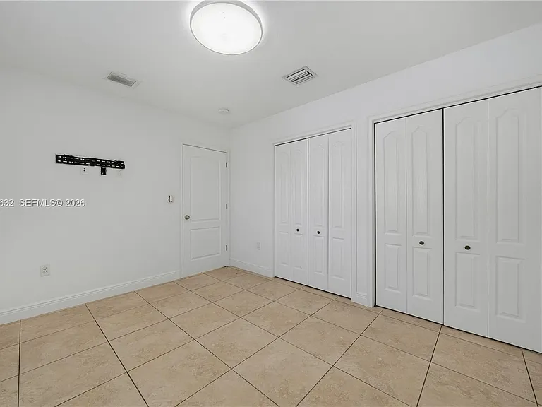 7515 NW South River Dr — Photo 12