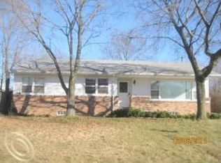 9394 Knolson St, Livonia, MI 48150