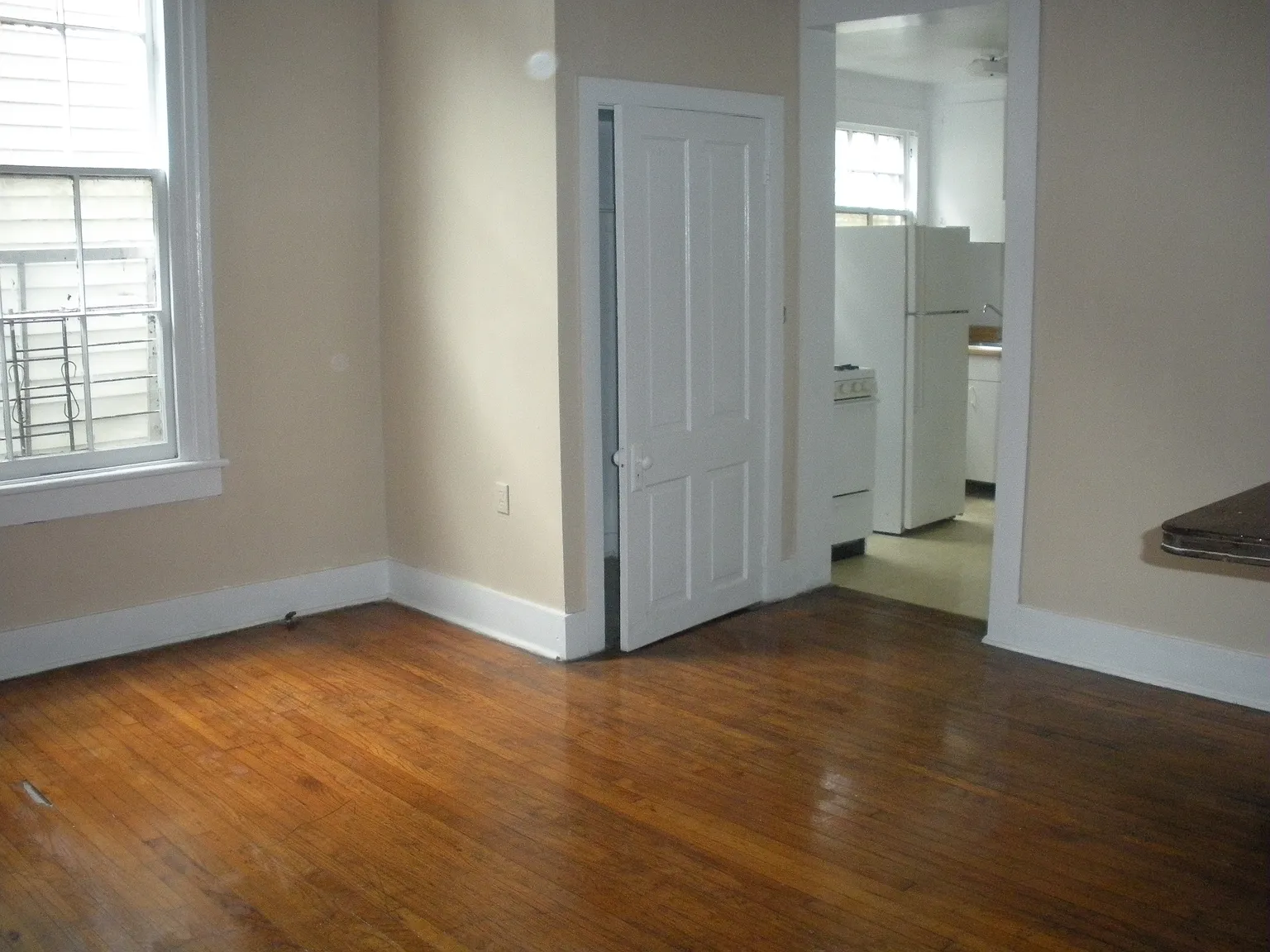 3 bed, 1200 sqft, $1,150 — Photo 2