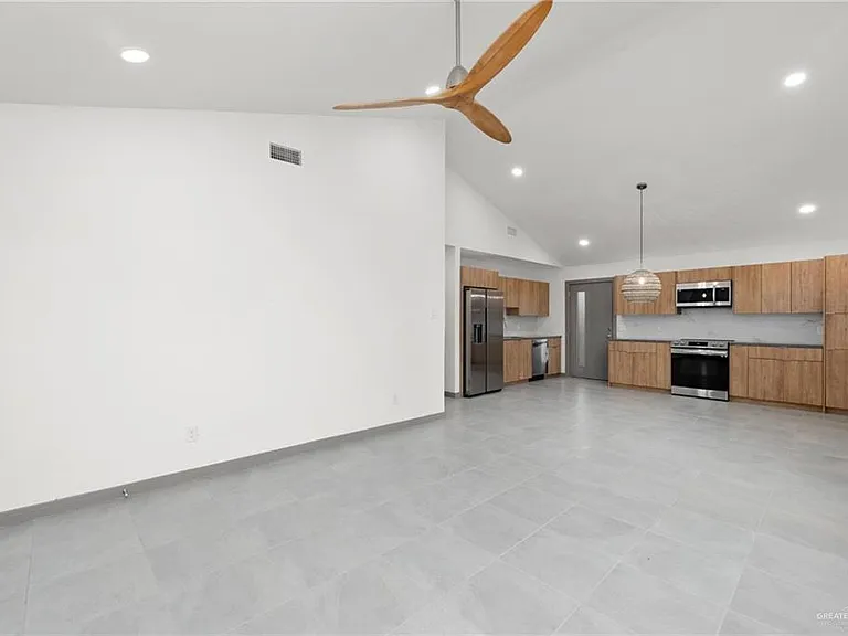 1304 E Iris Ave #1 — Photo 5