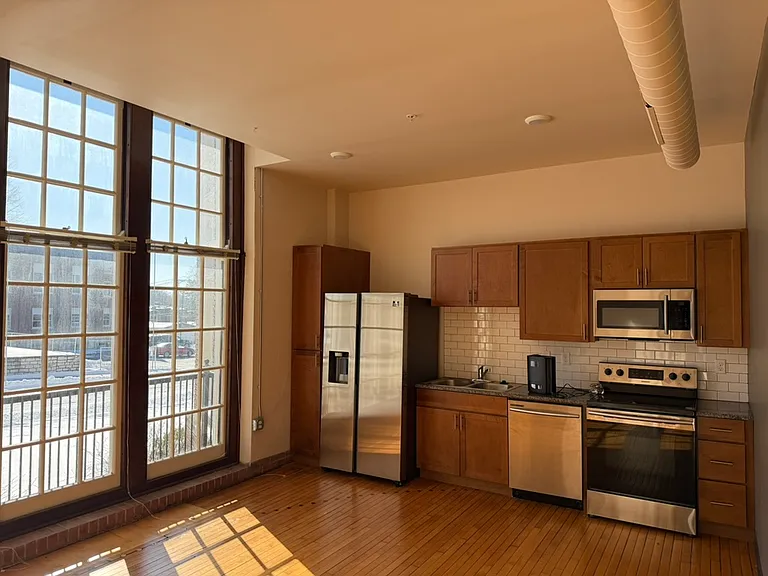 Lyon Apartments — Photo 15