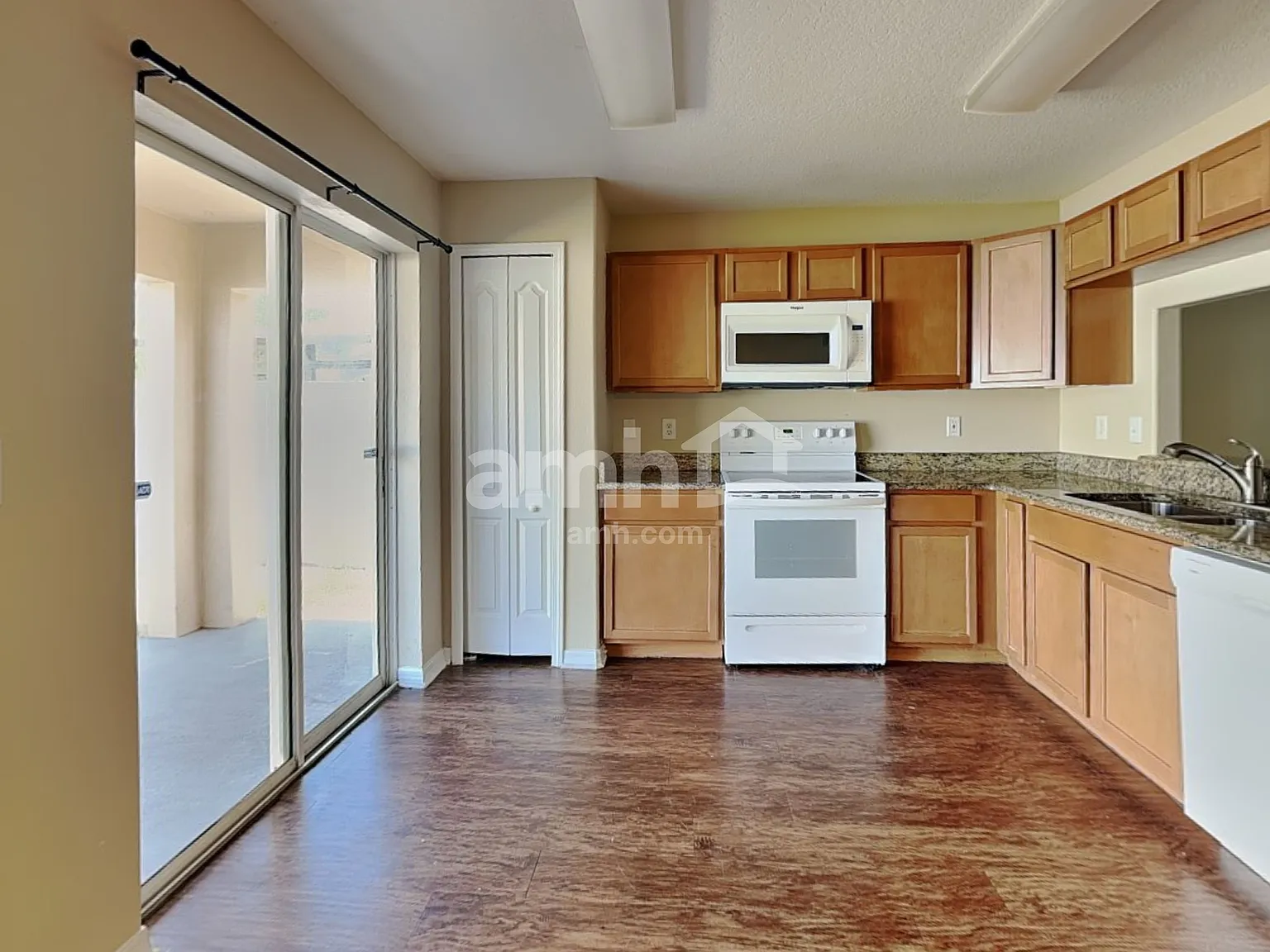 5 bed, 2.5 bath, 2210 sqft, $2,345 — Photo 3