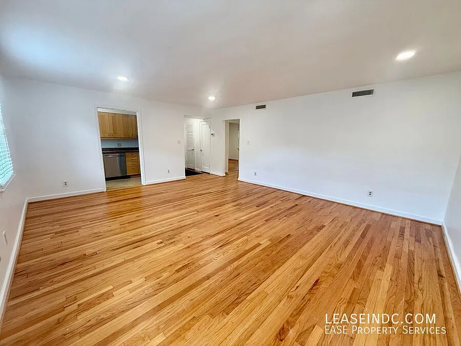 2 bed, 843 sqft, $2,200 — Photo 4