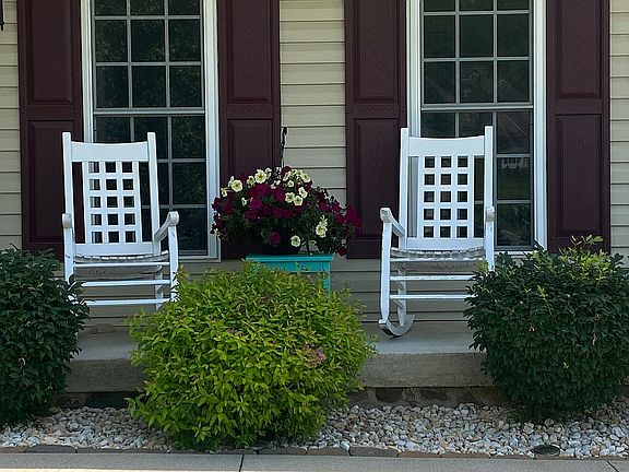3rd image of 85 Rachel Dr