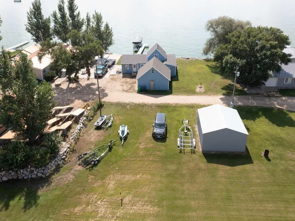 114 N Lake Dr, Castlewood, SD 57223