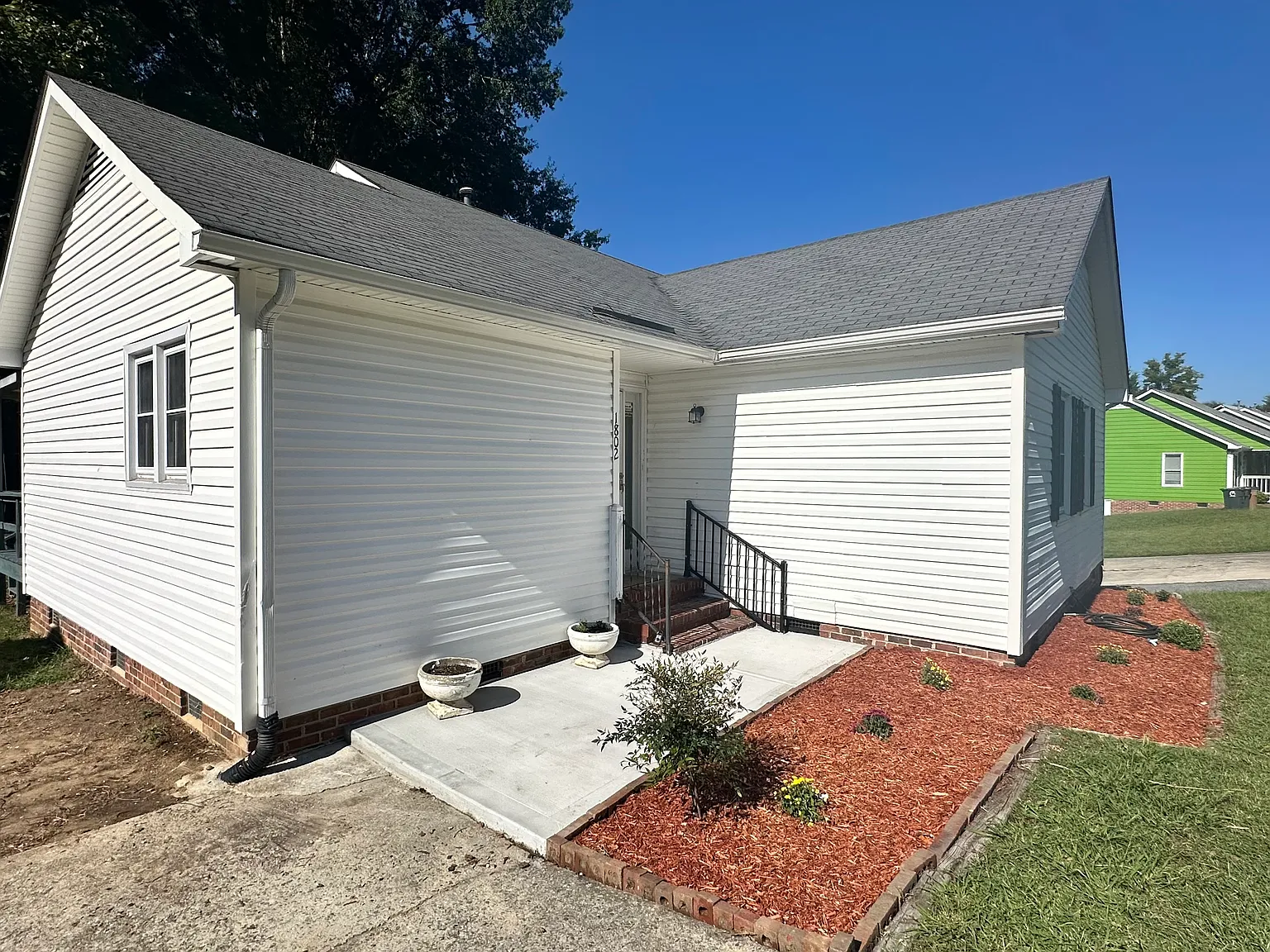 3 bed, 1400 sqft, $1,850 — Photo 2