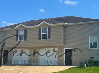 1017 NW Willow Dr, Grain Valley, MO 64029