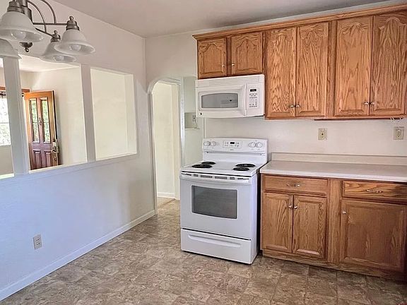 4th image of 1028 Grand Ave