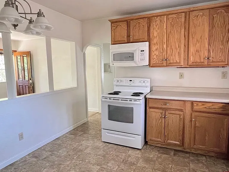 1028 Grand Ave — Photo 4