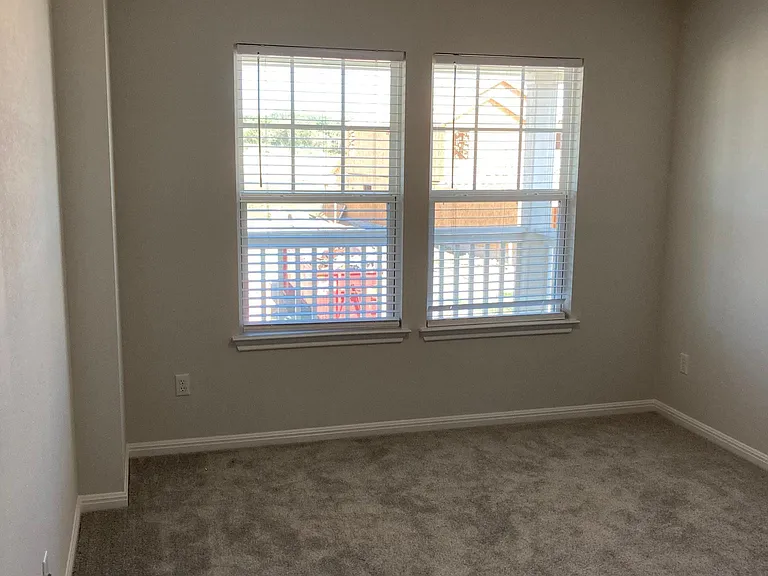 2916 Brand Iron Dr — Photo 2