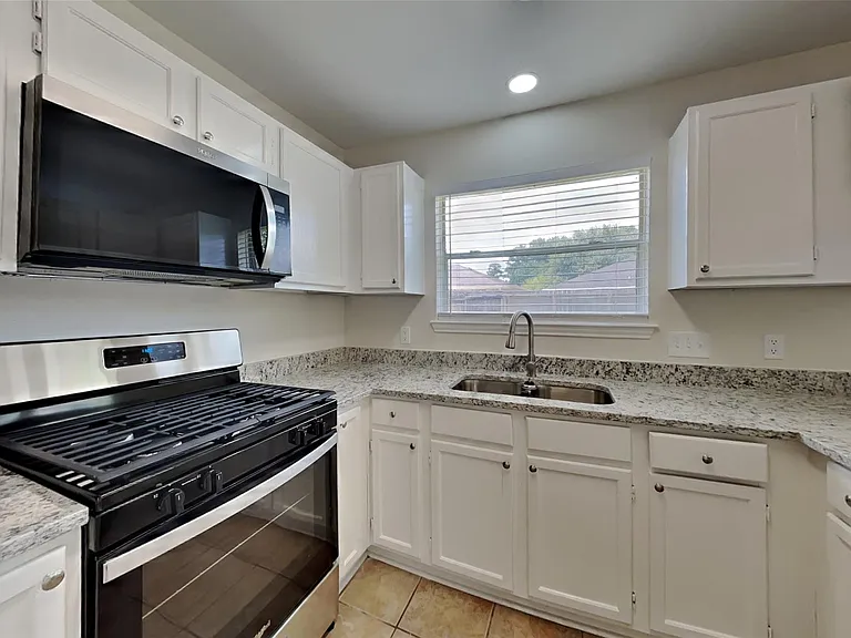 2631 Sherwood Hollow Ln — Photo 4