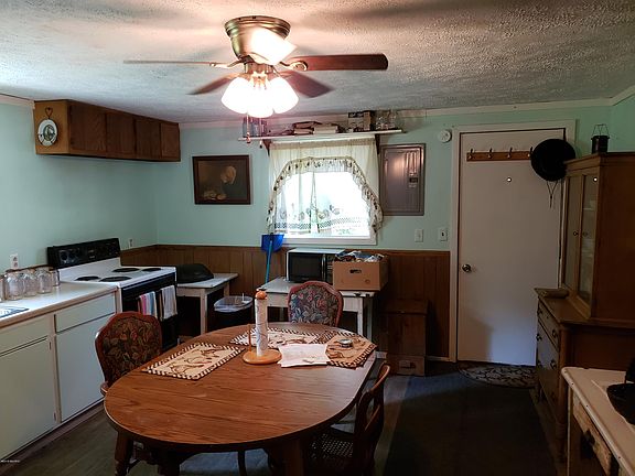3rd image of 30229 Wells St