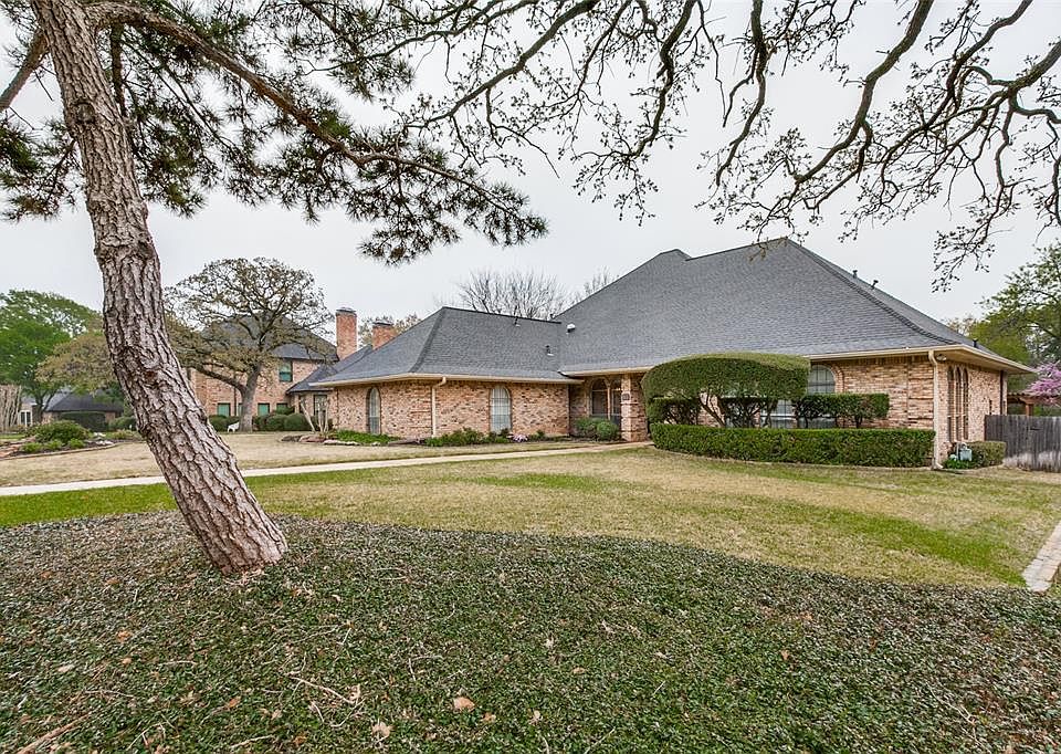 1st image of 1301 Crest Dr