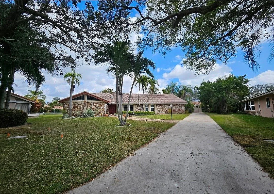 4 bed, 2.0 bath, 2722 sqft, $6,000 — Photo 4