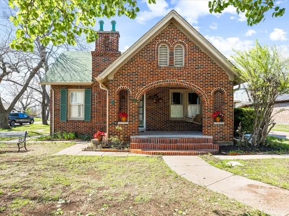 209 S Bond St, Whitewright, TX 75491