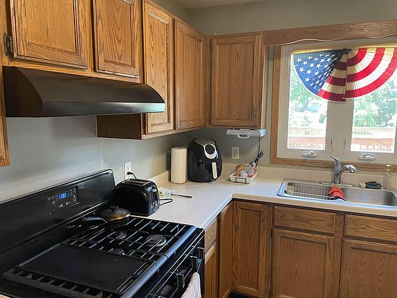 5th image of 9651 Squire Ln