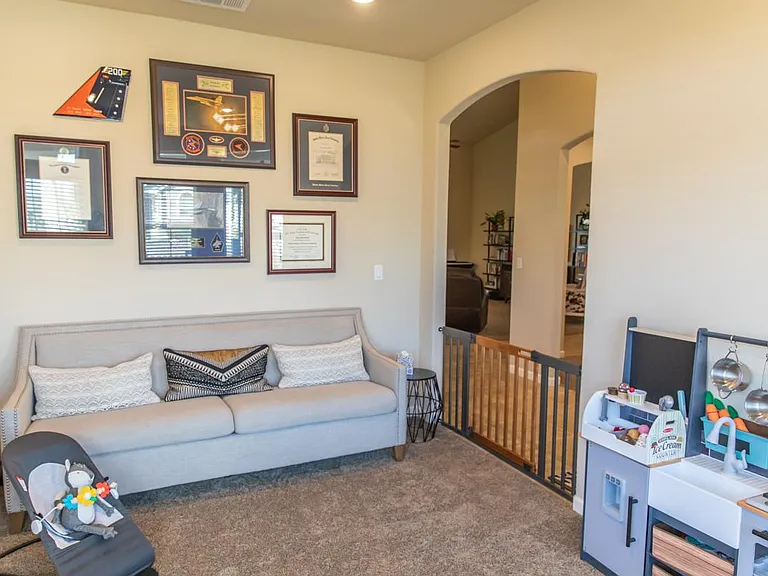 2327 W Queens Way — Photo 6