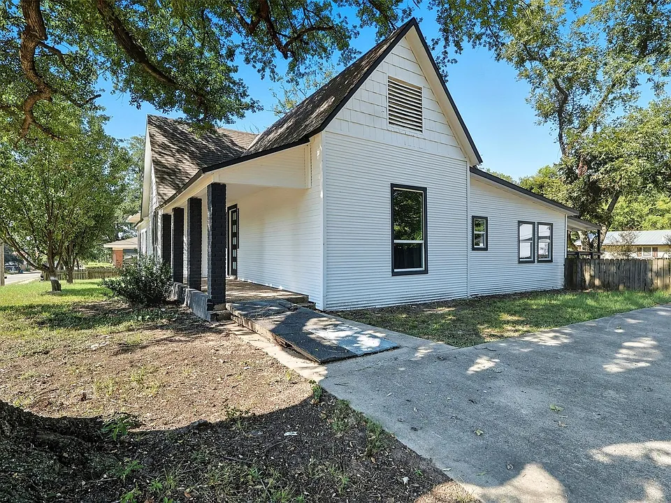 605 N Main St