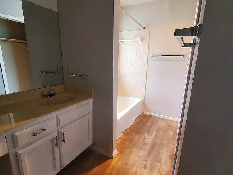 6121 Duchess Dr — Photo 8