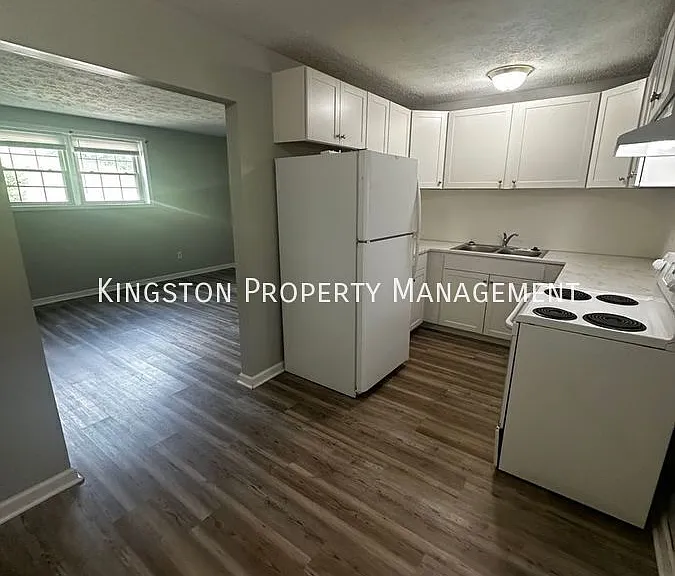 200 Summit Dr #4 — Photo 2