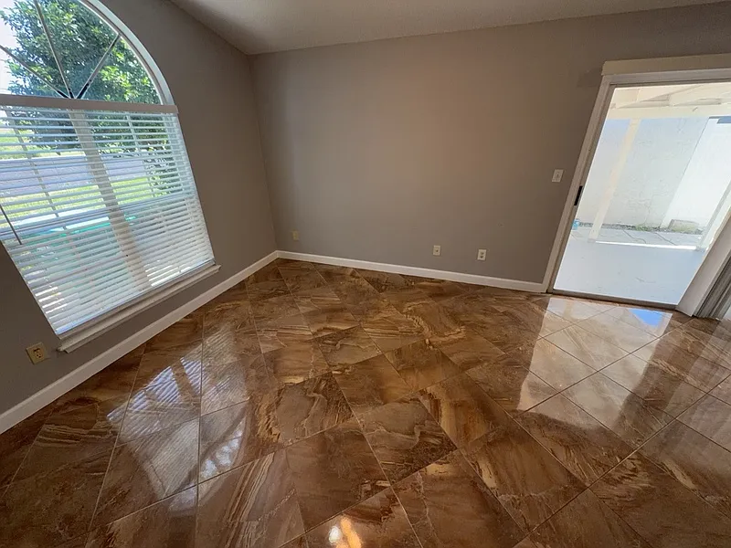 3 bed, 2.0 bath, 1187 sqft, $2,050 — Photo 4