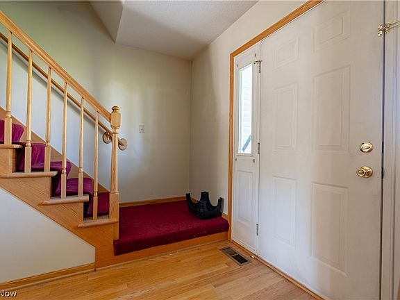 3rd image of 6246 Marelis Ave NE