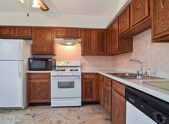 3rd image of 1050 Bedford Dr #5A1