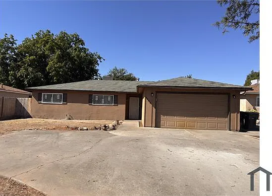 4445 N Emerson Ave — Photo 1