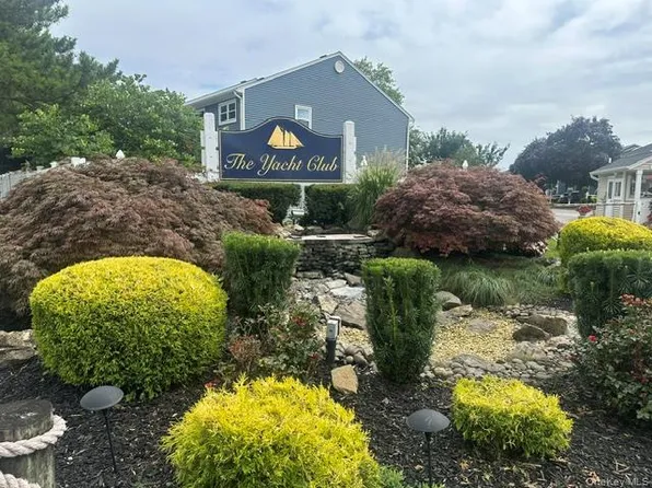 100 Baker Ct Unit 36, Island Park, NY 11558