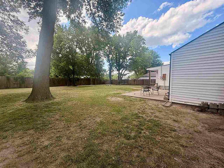 Listing photo 5