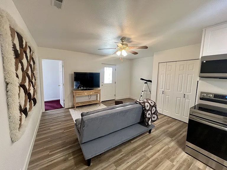 Hillside Cir — Photo 21