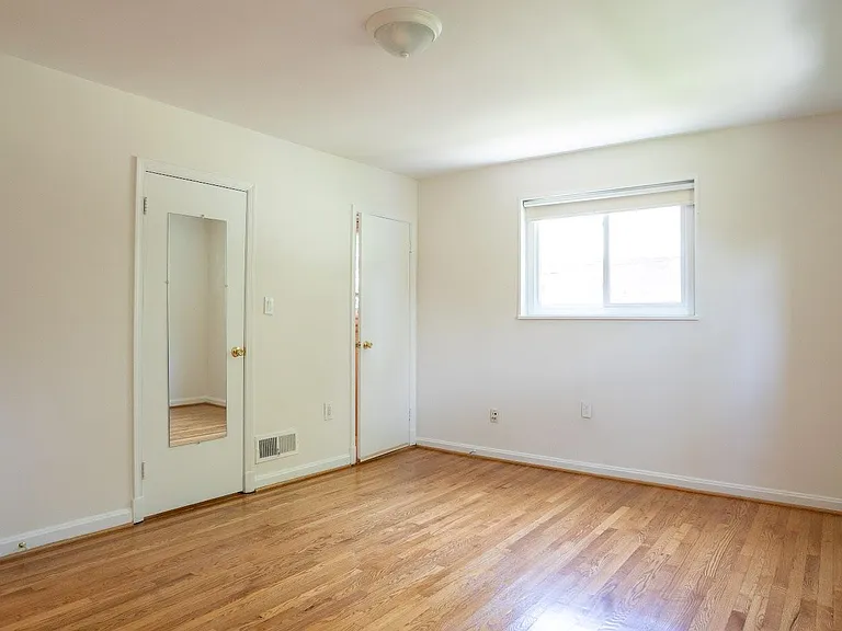 E Parkhill Dr — Photo 7