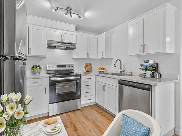 Davis Street Apartments, 1100 N Davis St #1186, Cornelius, OR 97113