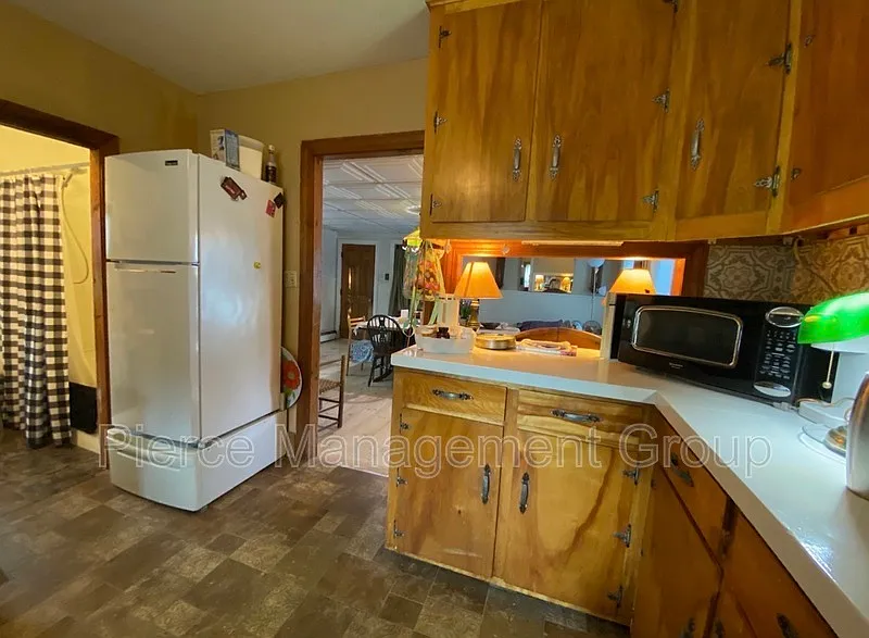 4 bed, 2.0 bath, $2,700 — Photo 3